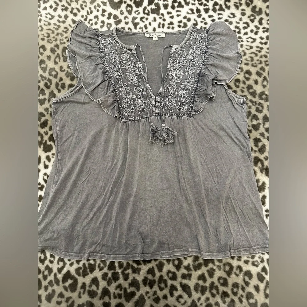 Solitaire Embroidered Boho Peasant Top in Gray Size Medium - Picture 4 of 17